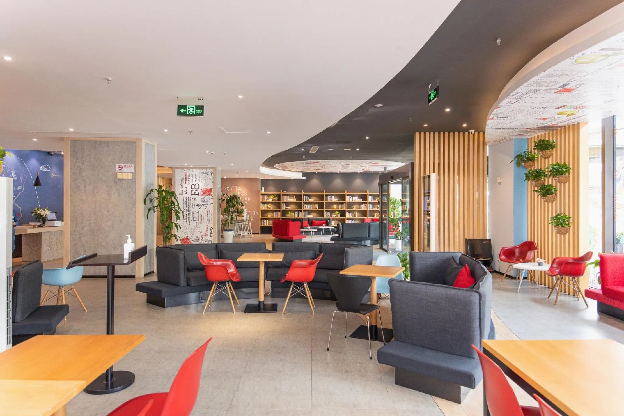 Ibis Hotel (Shanghai New International Expo Center Lianyang Branch)