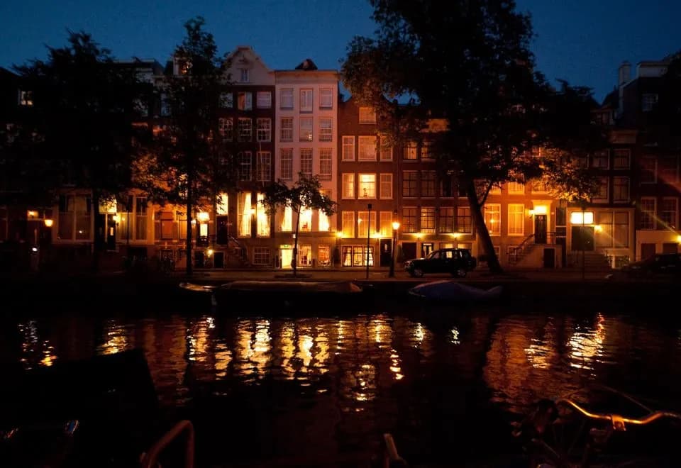 Ambassade Hotel