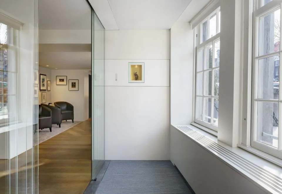 Ambassade Hotel
