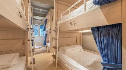 Kinnon Deluxe Hostel Coworking Cafe