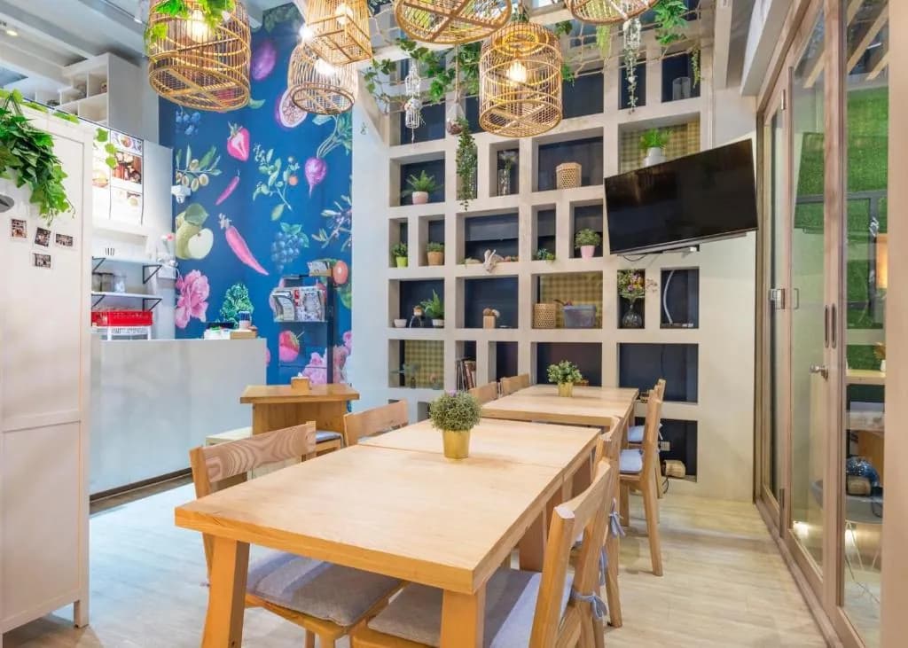 Kinnon Deluxe Hostel Coworking Cafe