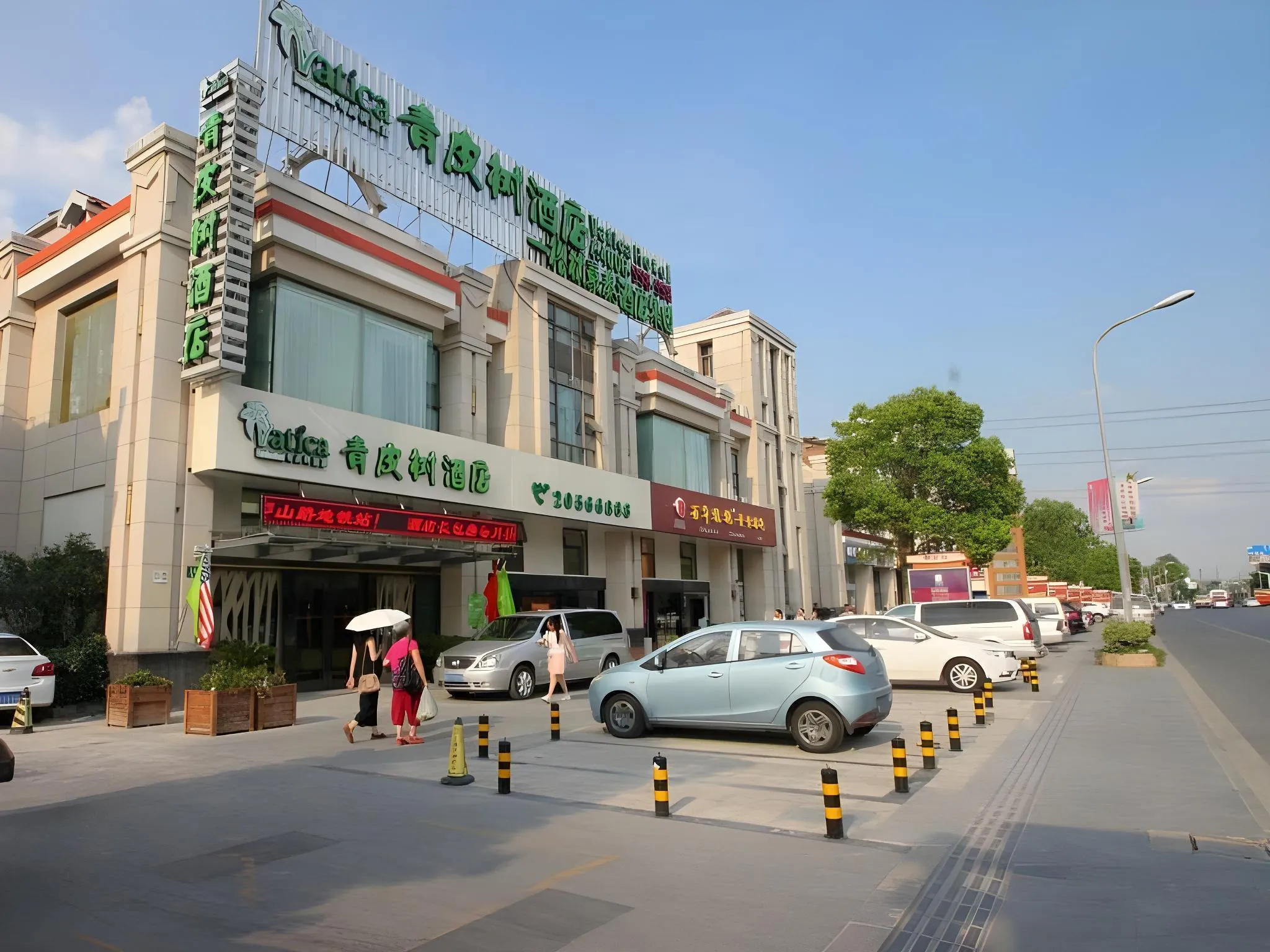 GreenTree Inn Express (Shanghai Disneyland Luoshan Road Metro Station)