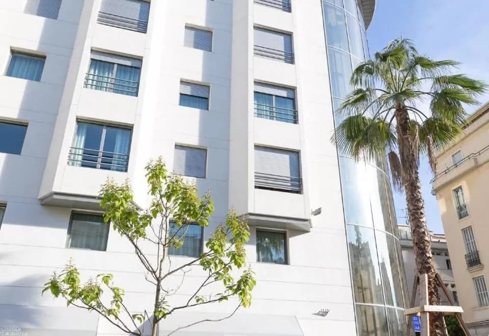 Goldstar Apartments & Suites