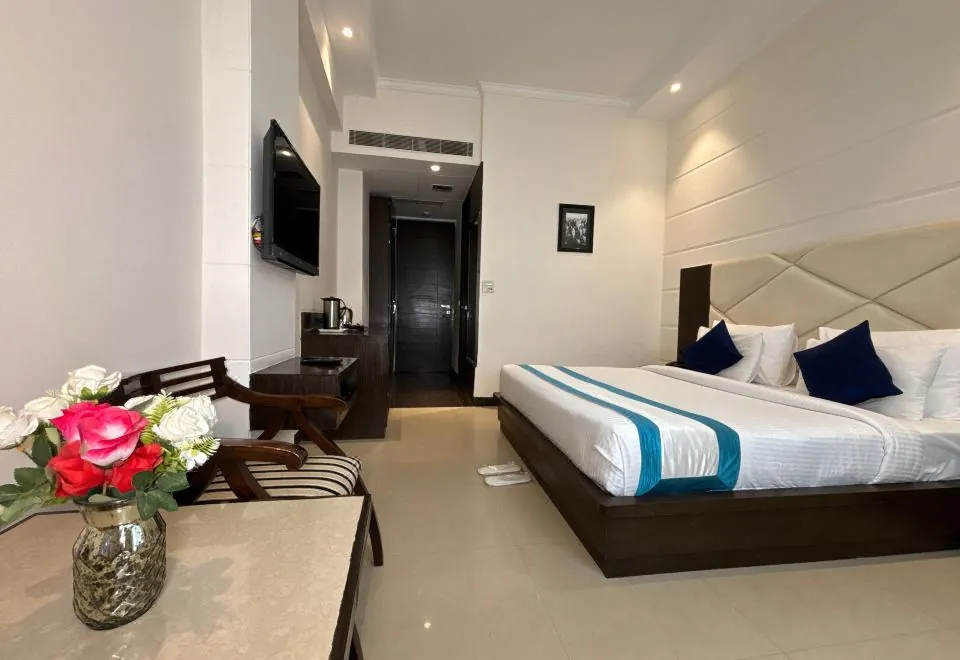 Hotel Crimson Palace