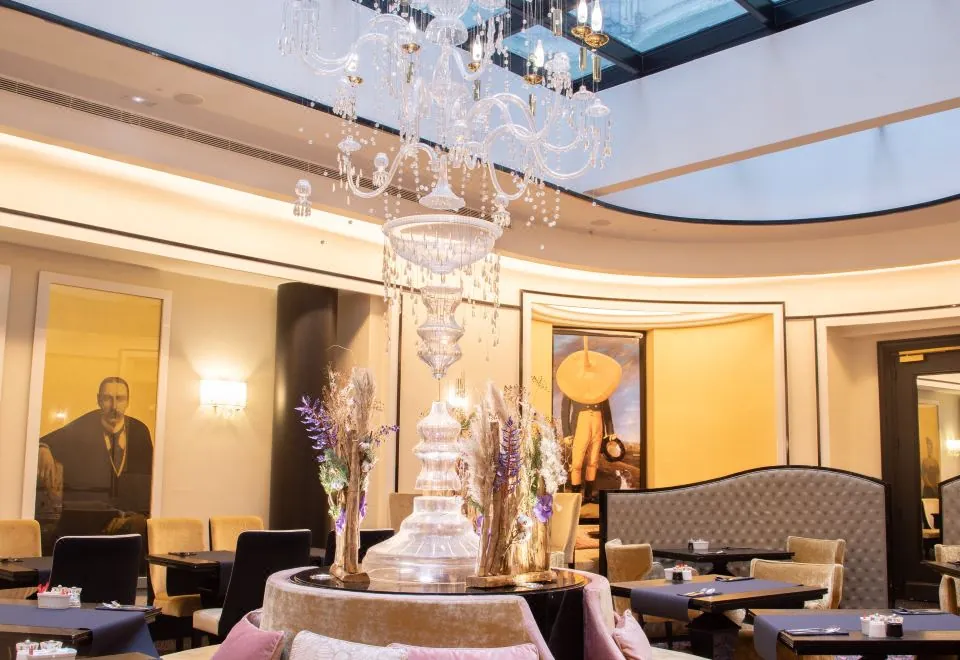 Maison Astor Paris, Curio Collection by Hilton