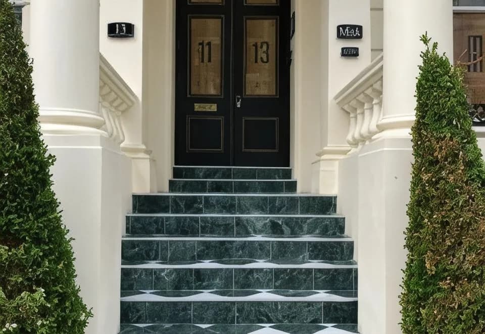 Hyde Park Economy Apartments