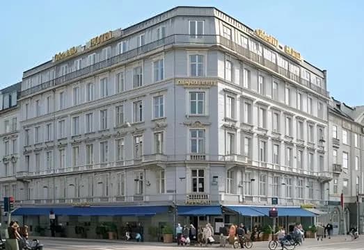 Grand Hotel
