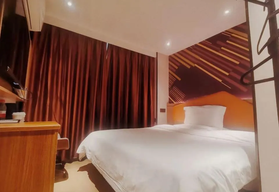 IU Hotel(Shanghai Fudan University,Wujiaochang Metro Station)