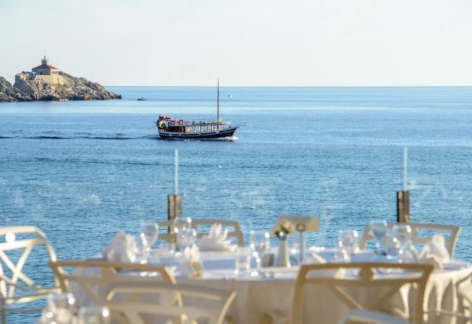 Royal Ariston Hotel