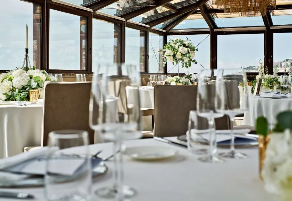 De Bonart Naples, Curio Collection by Hilton