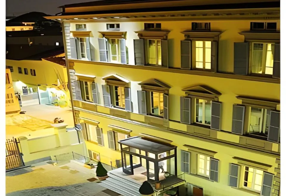 Hotel Embassy