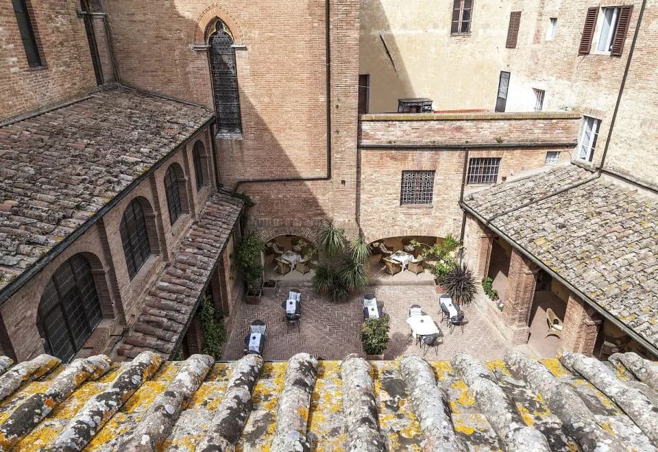 Il Chiostro Del Carmine