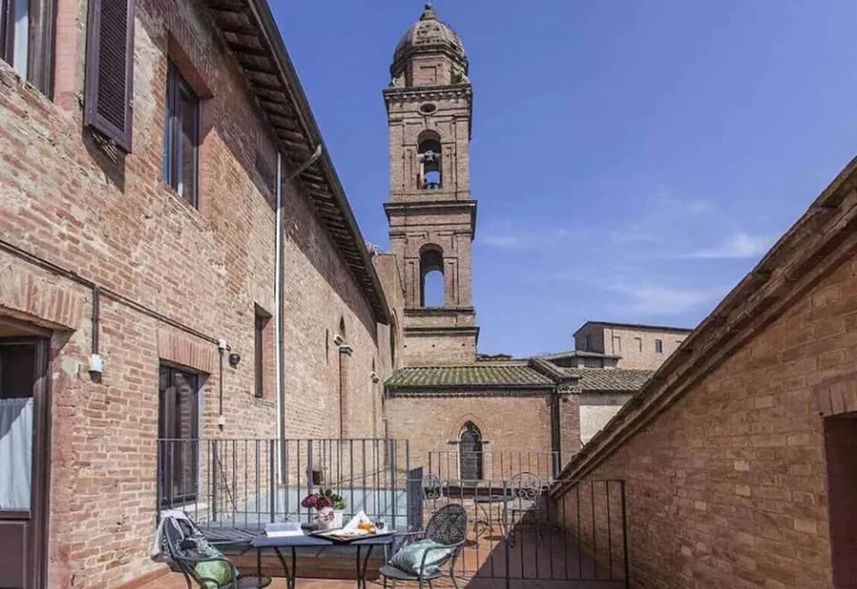 Il Chiostro Del Carmine
