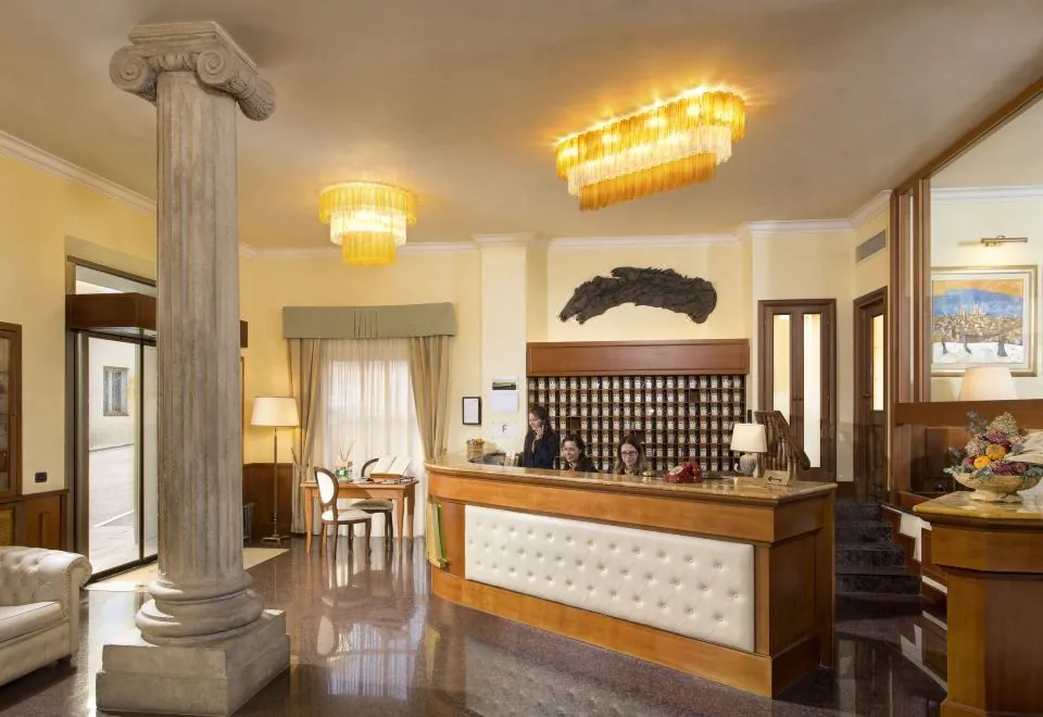 Hotel Athena