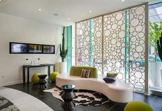 N'vY Manotel Hotel