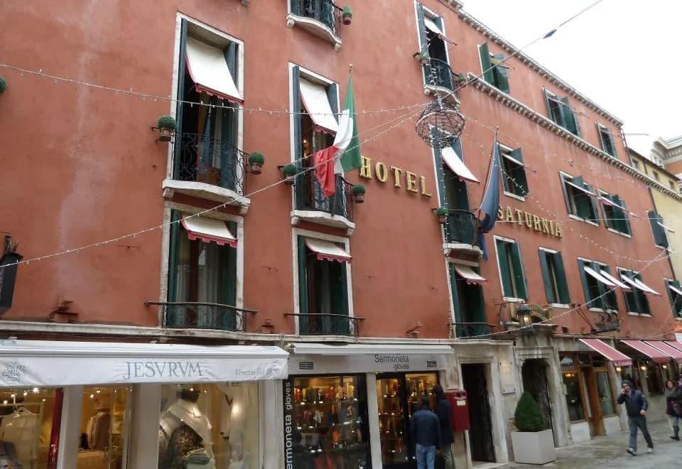 Hotel Saturnia & International