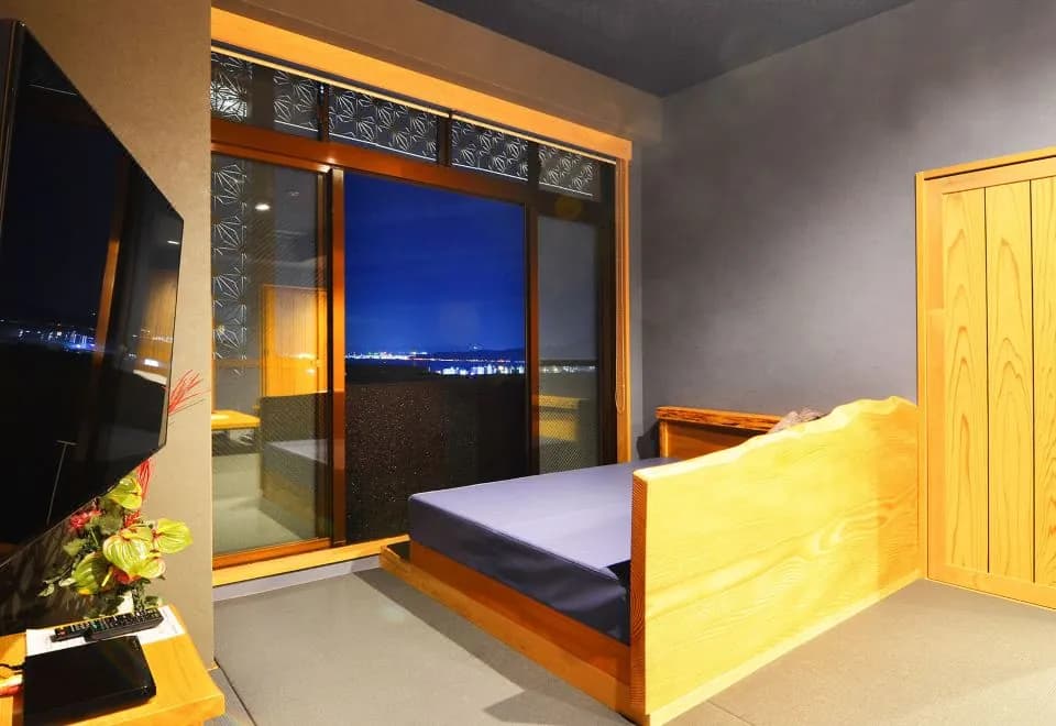 Nihon Ryokan Utsuwa Beppu Kannawa