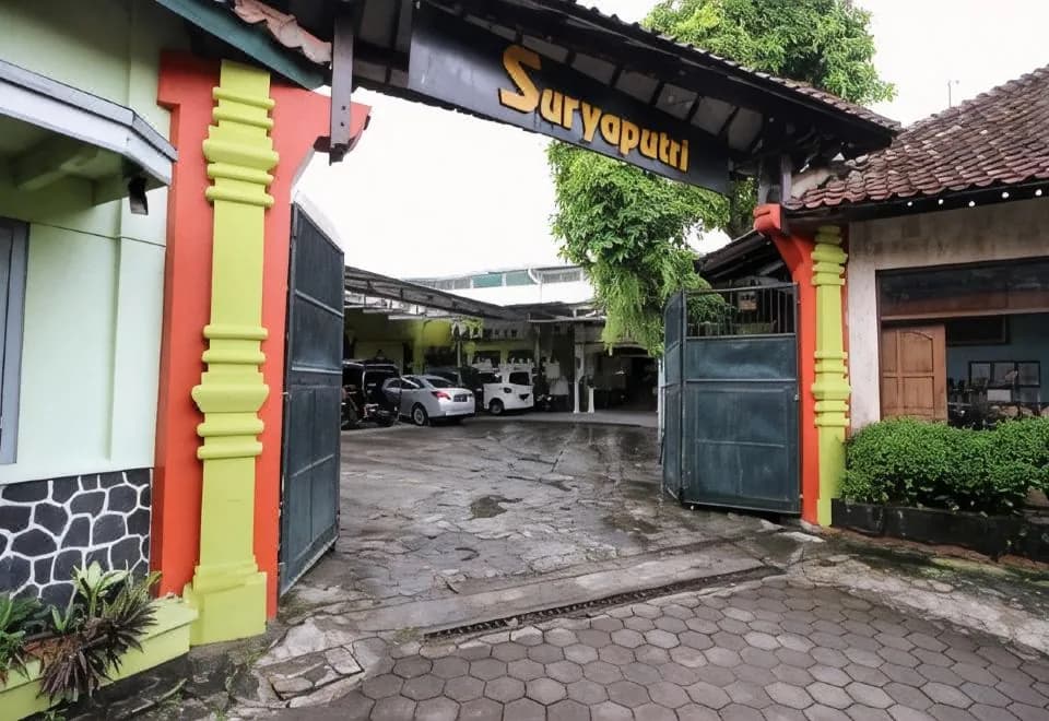 RedDoorz Plus Syariah Near Lempuyangan Station 3
