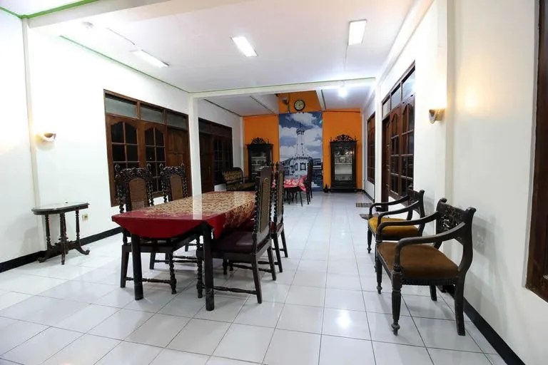 RedDoorz Plus Syariah Near Lempuyangan Station 3