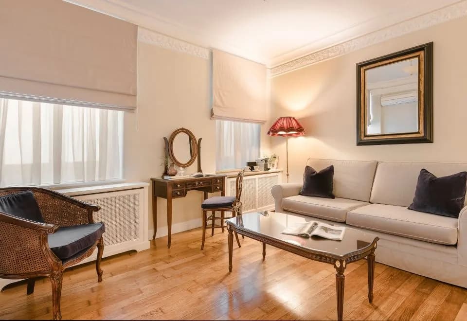 Noble Suites