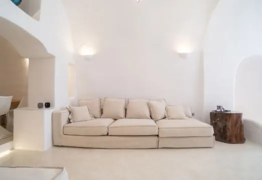 Globe Suites