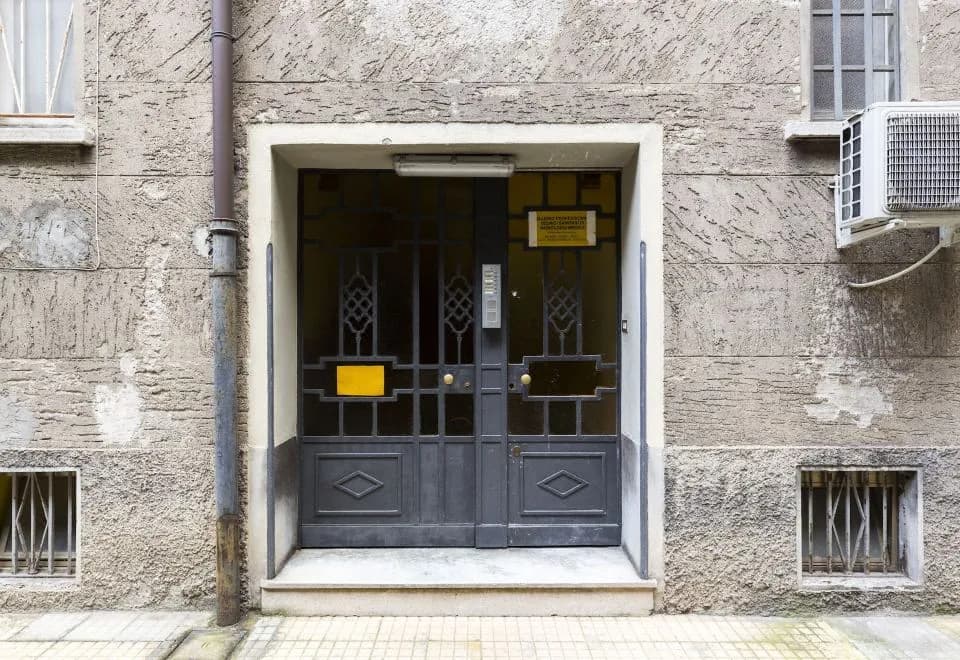 Titty House - Crocetta