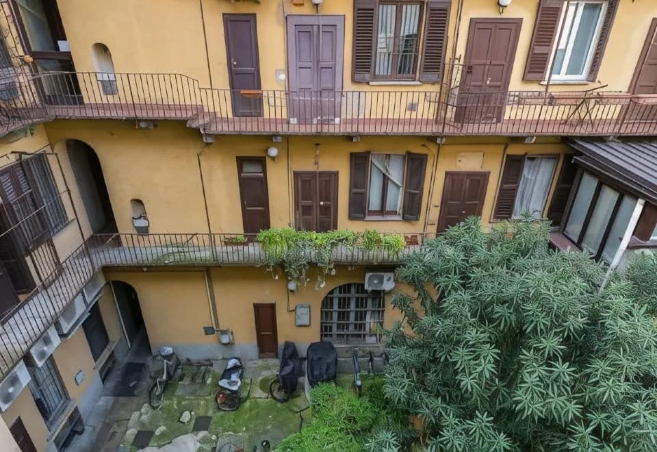 Titty House - Crocetta