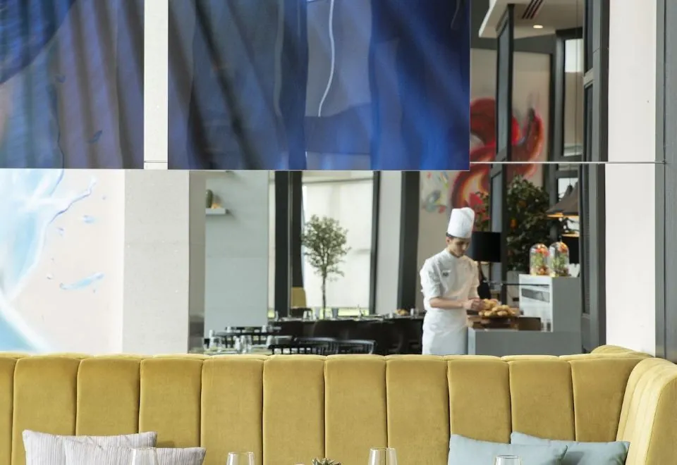 Centro Westside by Rotana
