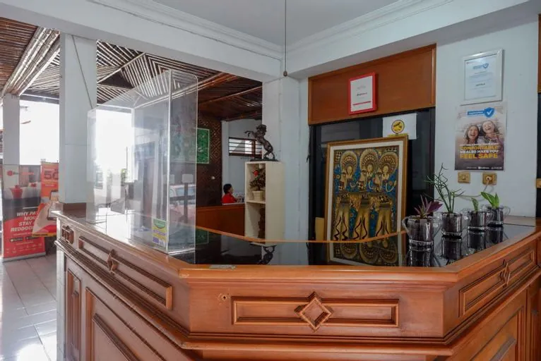 RedDoorz Plus Near Alun Alun Selatan