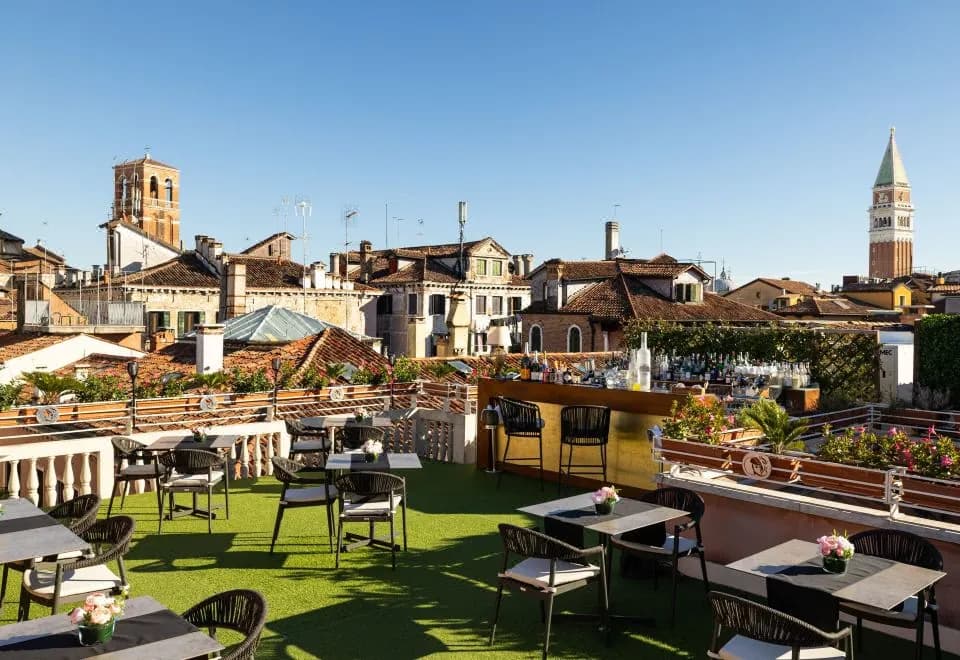 Hotel A La Commedia