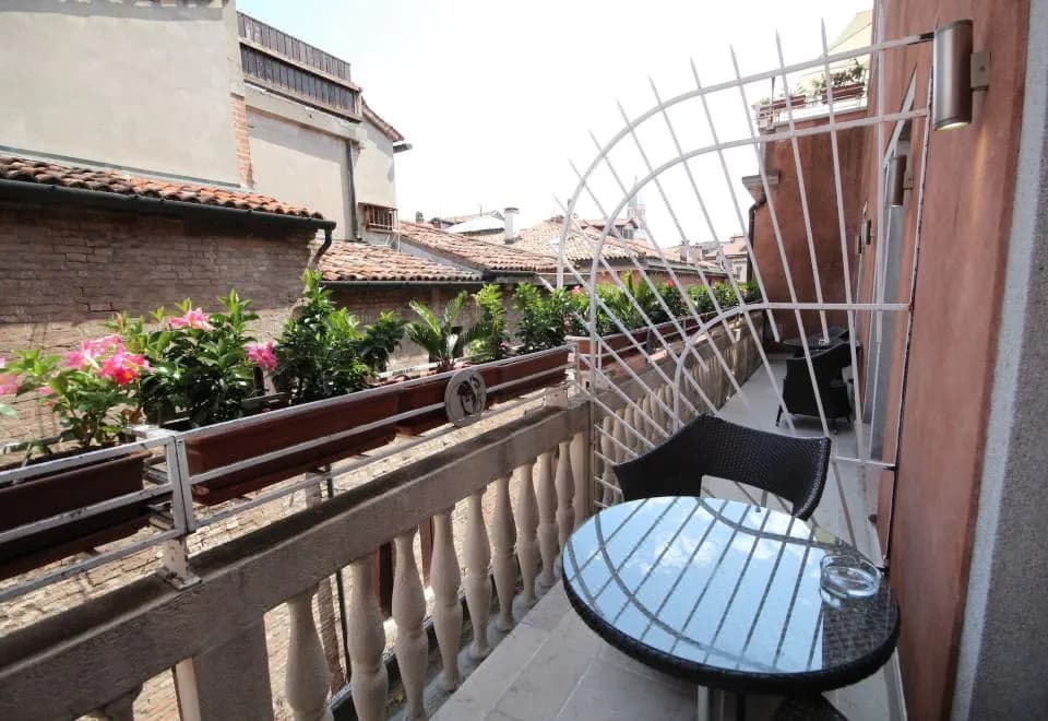 Hotel A La Commedia