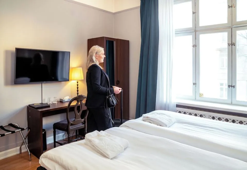 Queen's Hotel by First Hotels