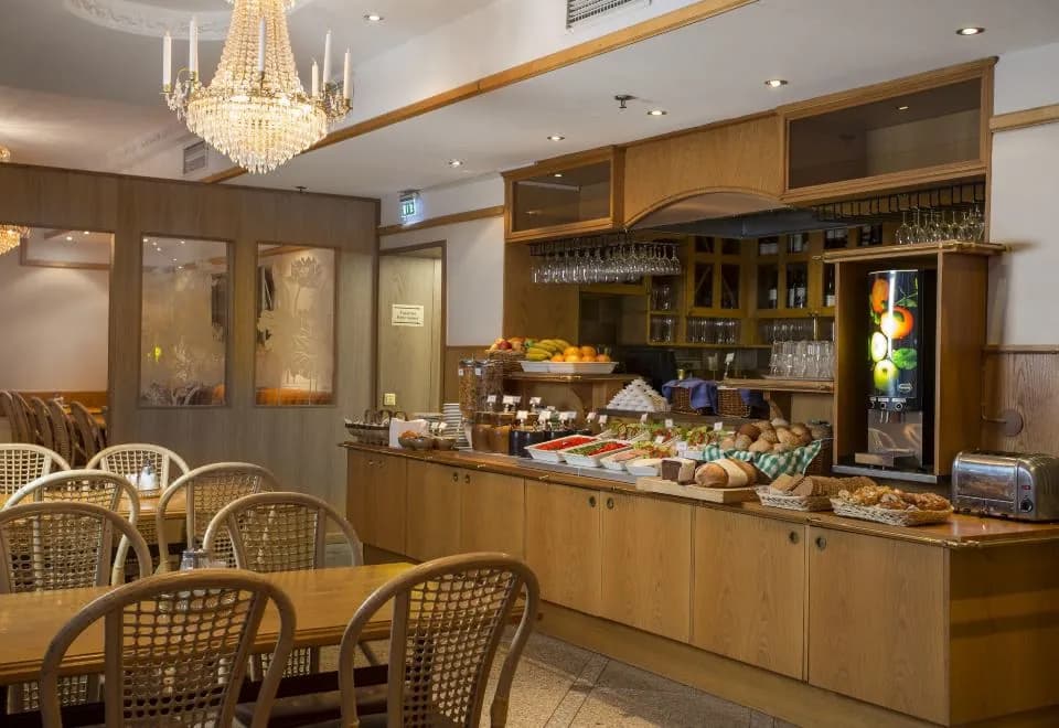 Crystal Plaza Hotel