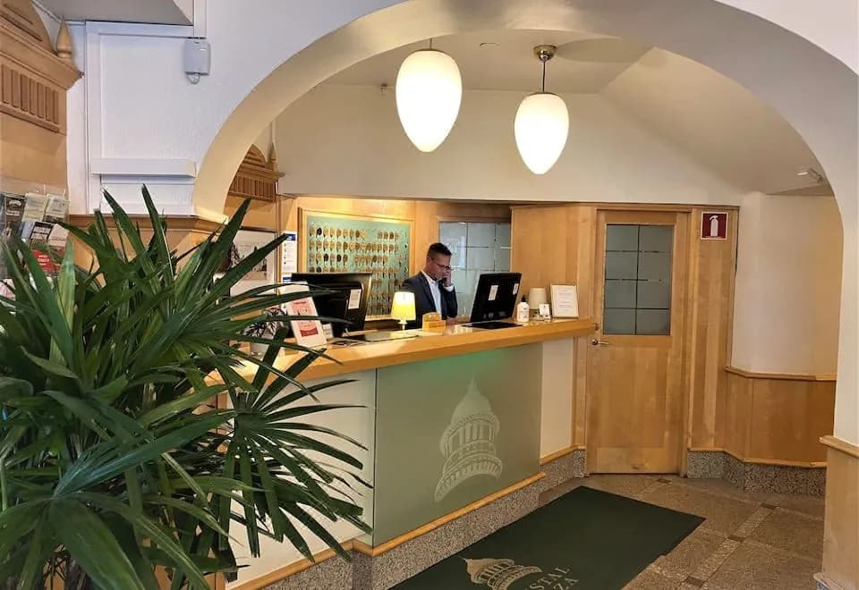 Crystal Plaza Hotel