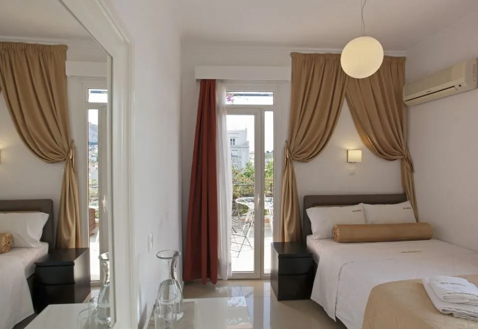 Metropolis Hotel