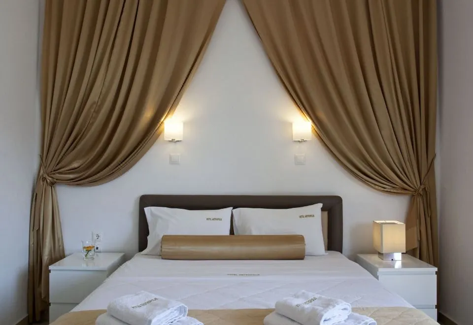 Metropolis Hotel