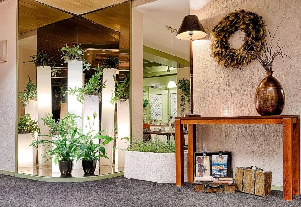 Owl Hotel