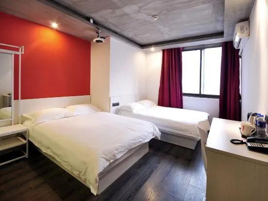 Jianwei Space Movie Hotel (Shanghai Jiangning Road subway station store)
