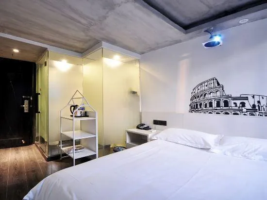 Jianwei Space Movie Hotel (Shanghai Jiangning Road subway station store)