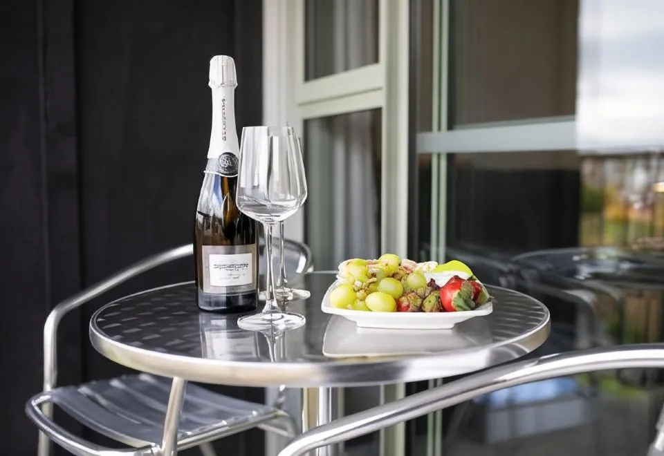 Clearbrook Motel & Serviced Apartments