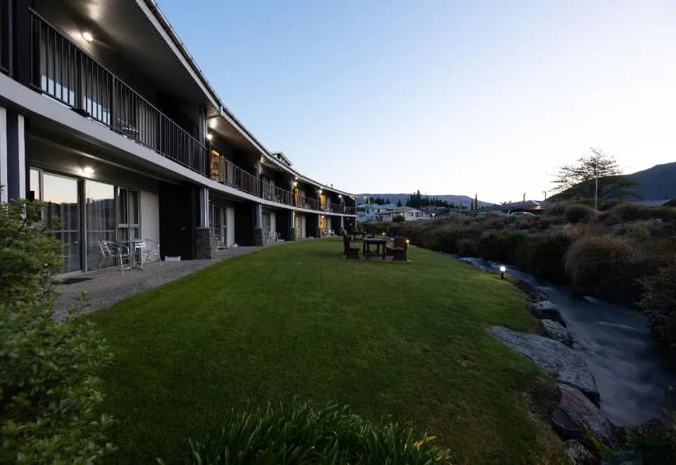 Clearbrook Motel & Serviced Apartments