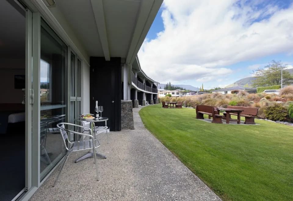 Clearbrook Motel & Serviced Apartments