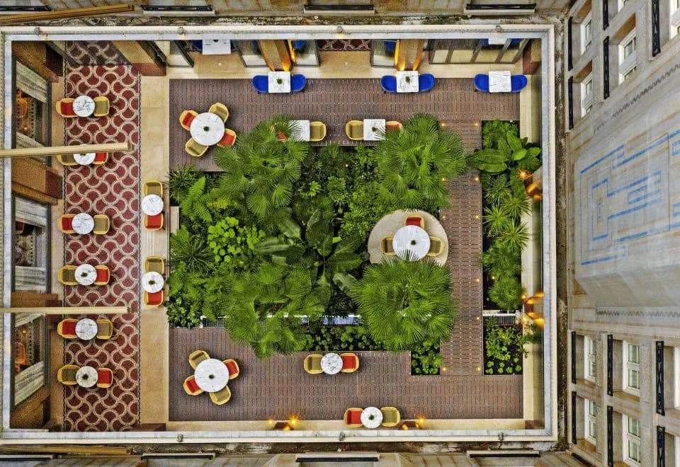 Prince de Galles, a Luxury Collection Hotel, Paris