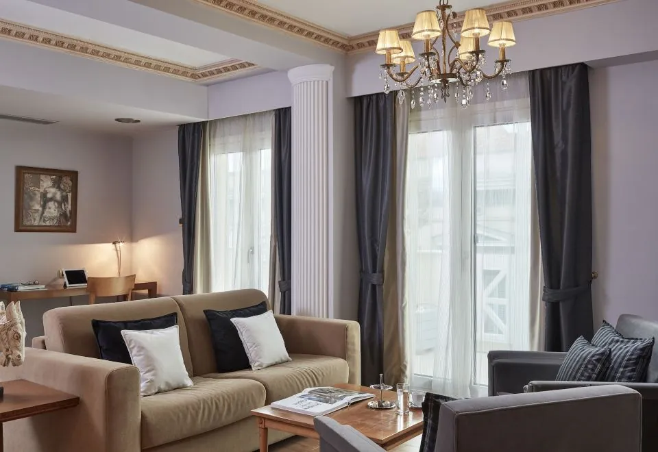 Ava Hotel and Suites