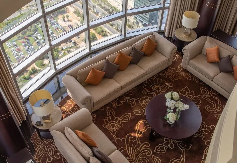 Jumeirah Emirates Towers Hotel