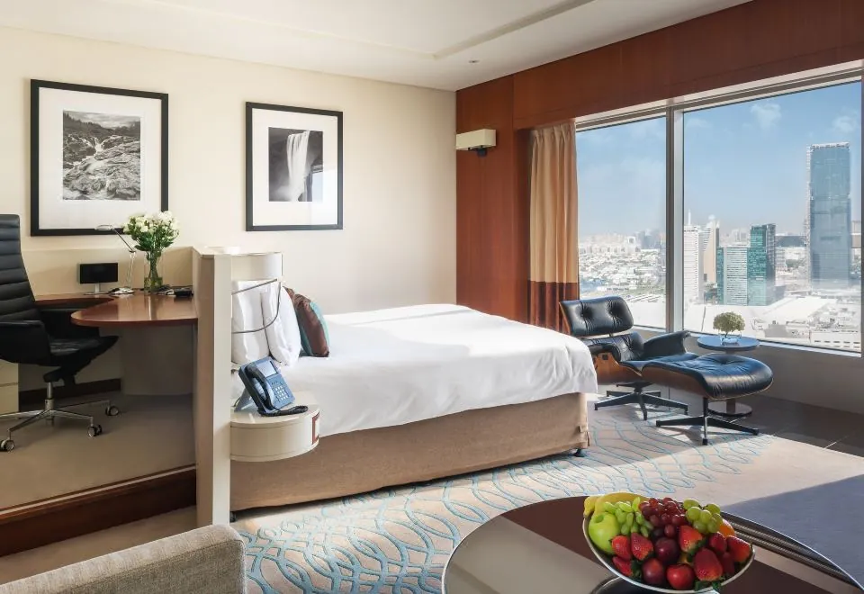 Jumeirah Emirates Towers Hotel