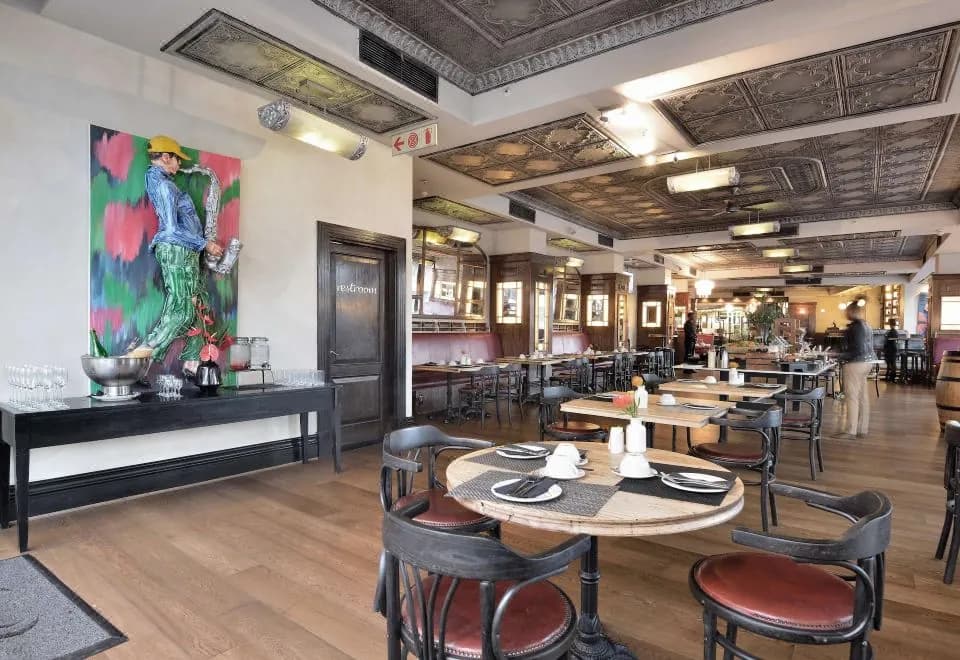 Davinci Hotel on Nelson Mandela Square