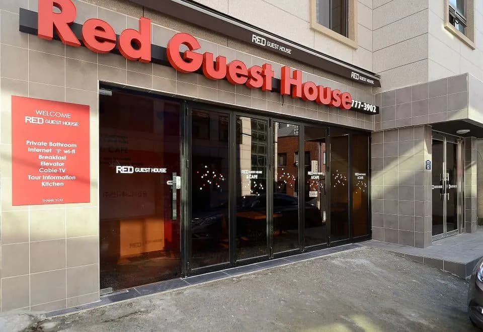 Red Guesthouse