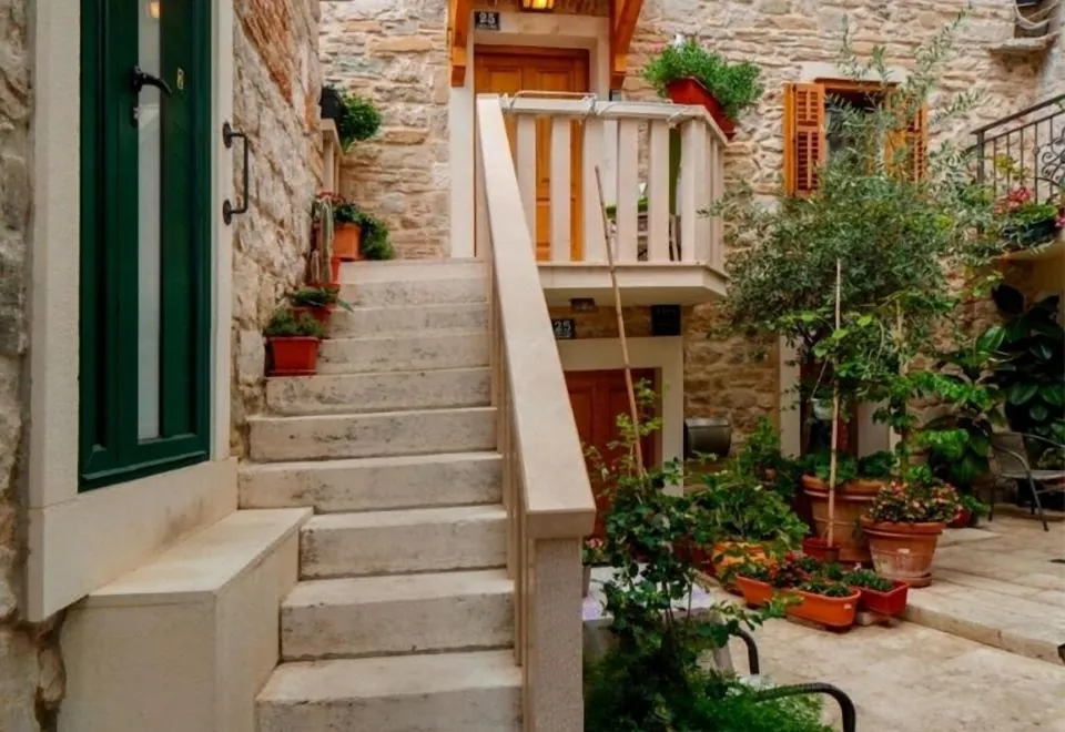 Stone House Luxury Rooms