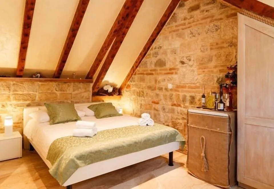 Stone House Luxury Rooms